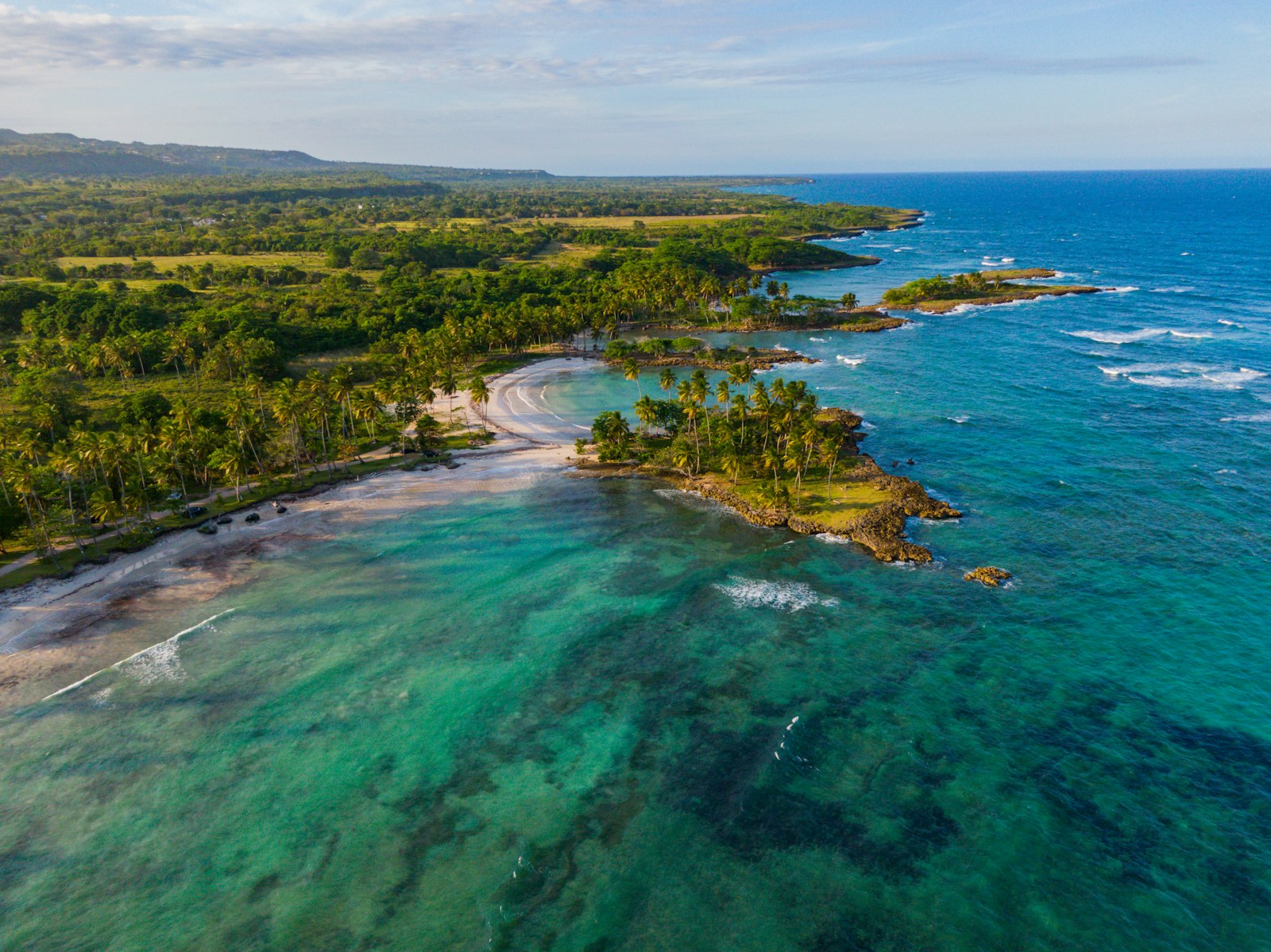Vista aérea de una playa virgen en la costa este de República Dominicana